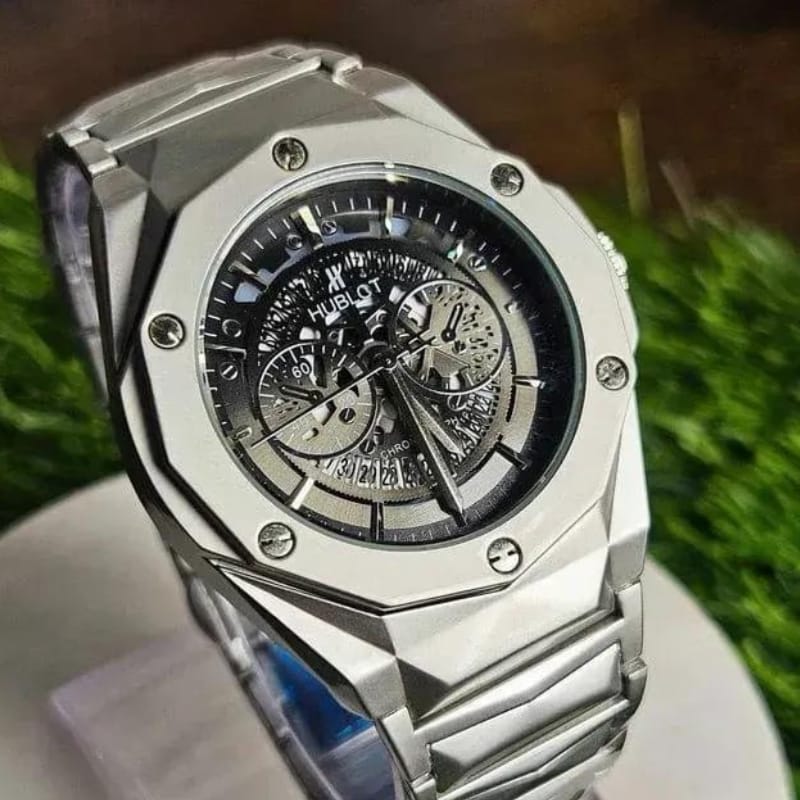 Men's Quartz Water Resistant Watch.