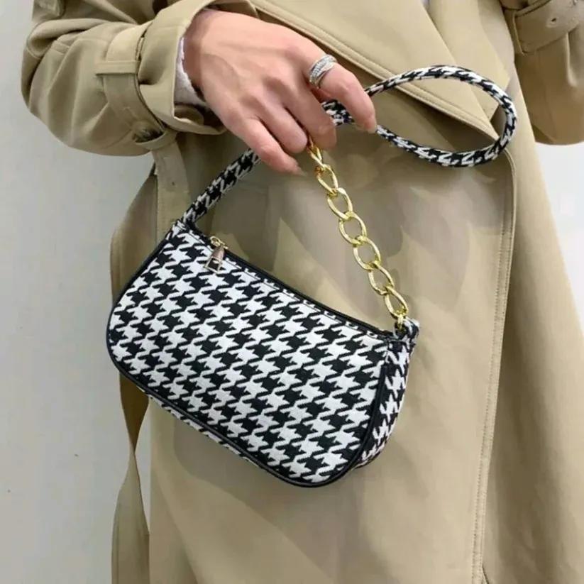 Girl's Chain Crossbody bag.