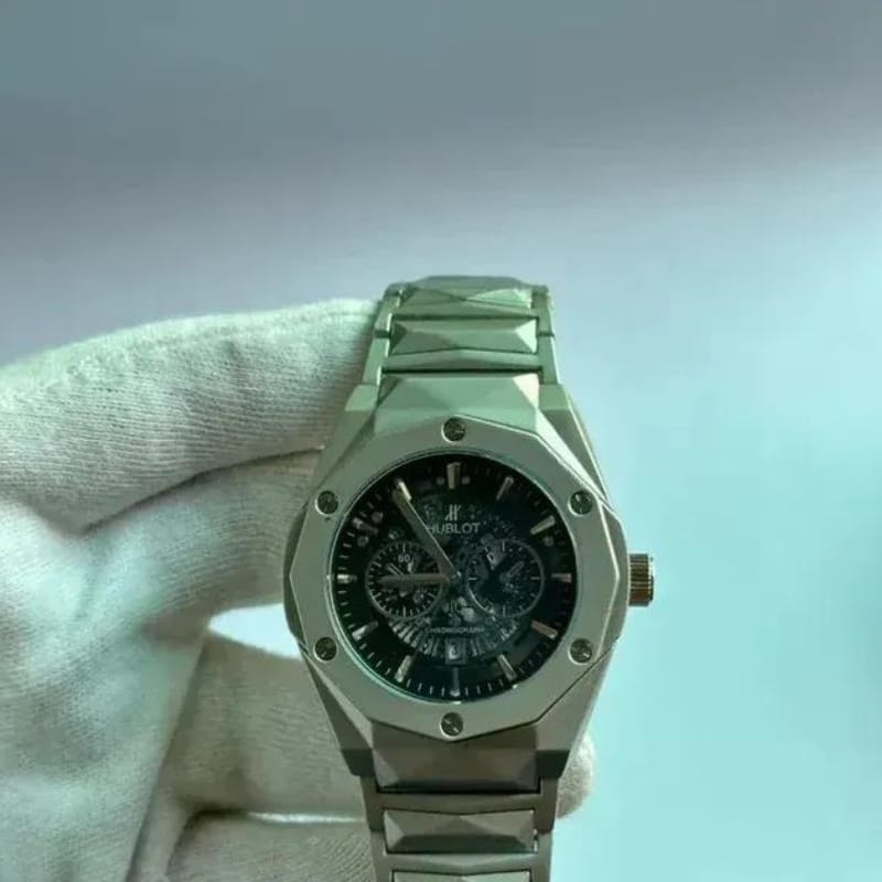 Men's Quartz Water Resistant Watch.