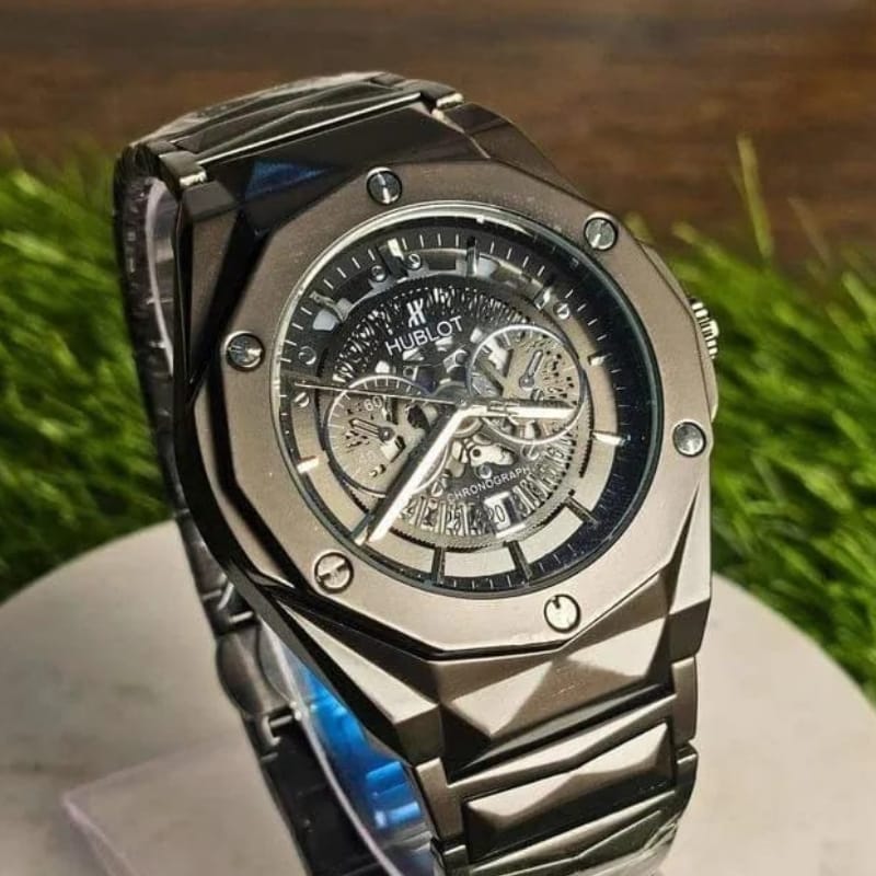 Men's Quartz Water Resistant Watch.